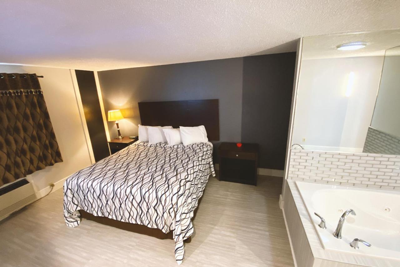 Coratel Inn & Suites By Jasper Hastings Εξωτερικό φωτογραφία