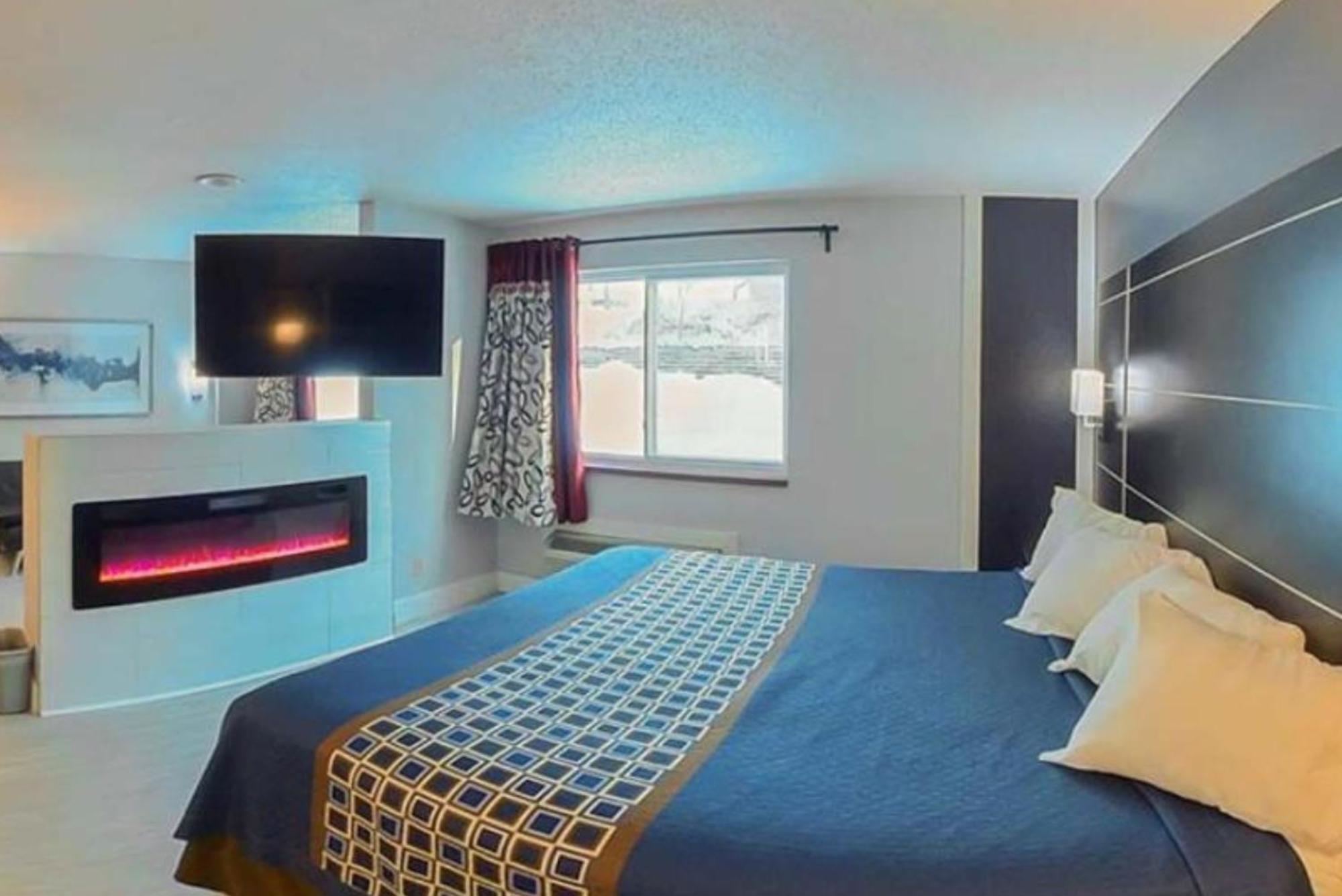 Coratel Inn & Suites By Jasper Hastings Εξωτερικό φωτογραφία