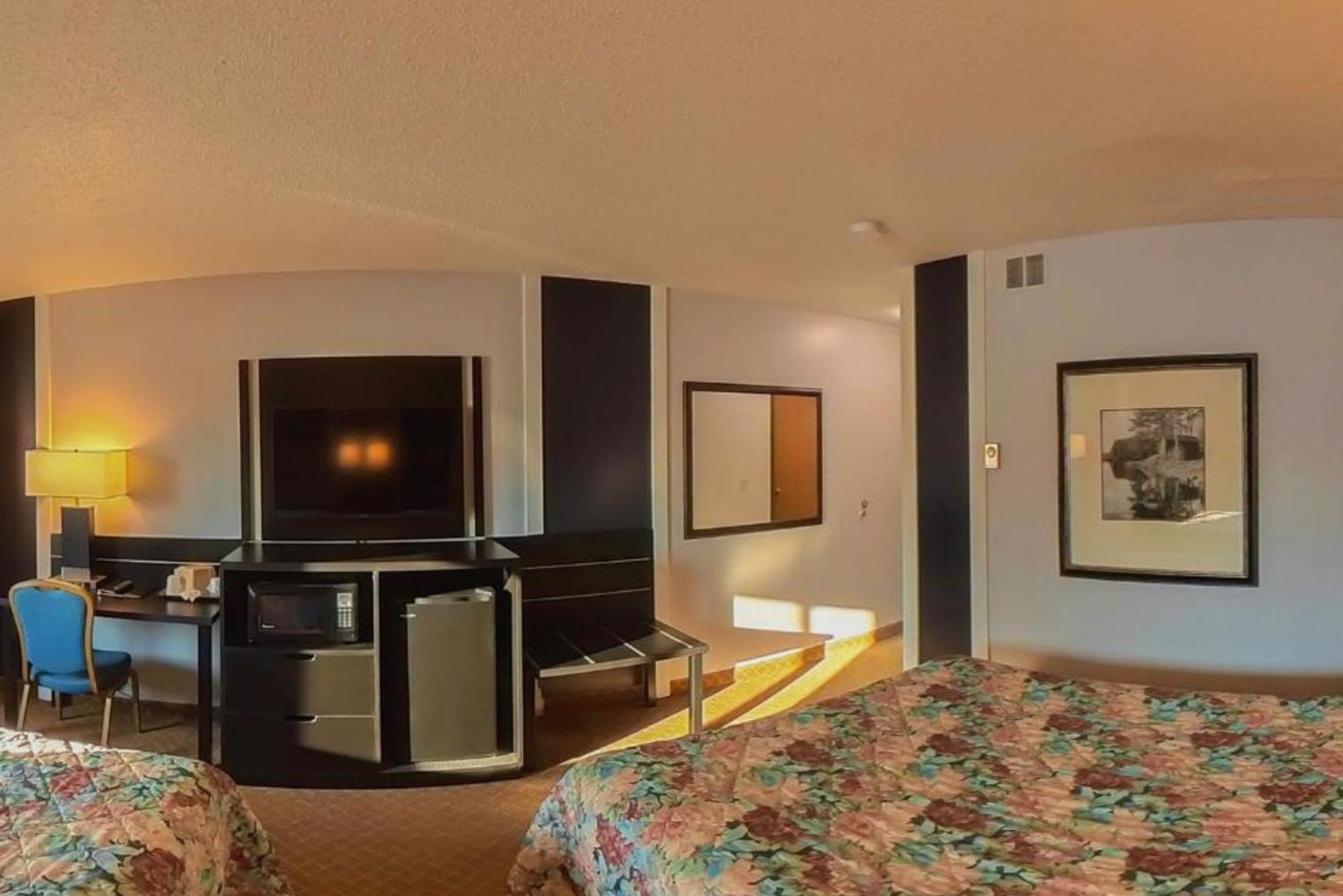Coratel Inn & Suites By Jasper Hastings Εξωτερικό φωτογραφία
