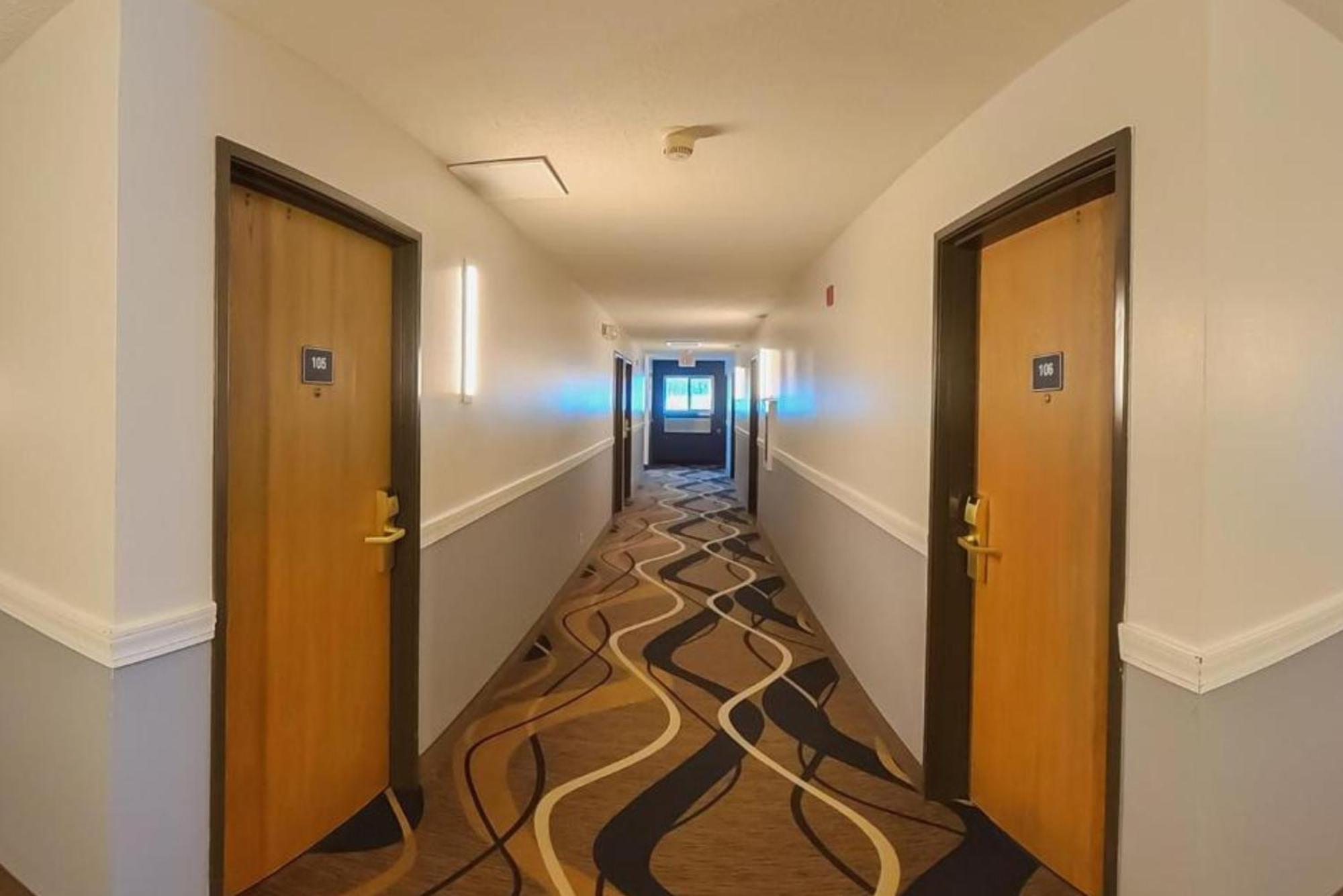 Coratel Inn & Suites By Jasper Hastings Εξωτερικό φωτογραφία
