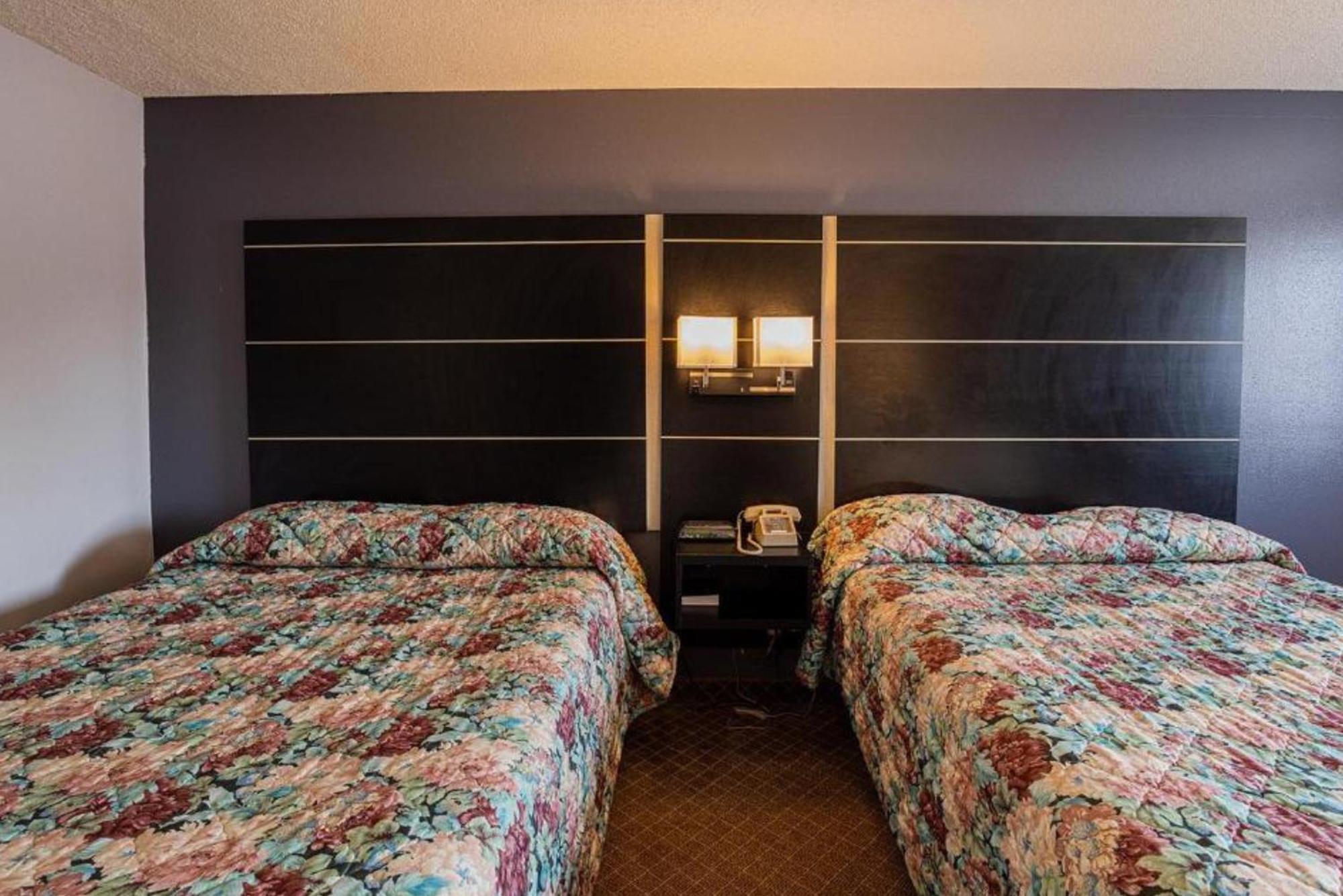 Coratel Inn & Suites By Jasper Hastings Εξωτερικό φωτογραφία