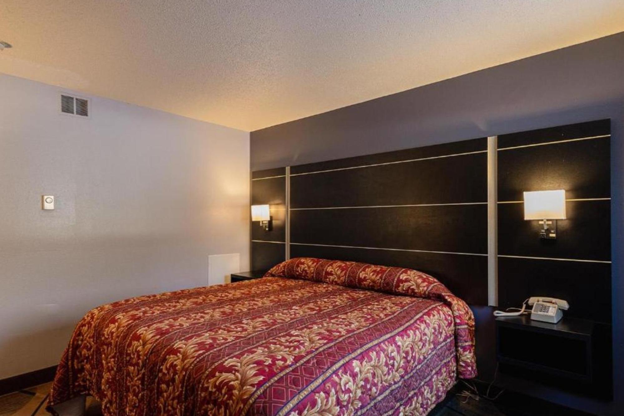 Coratel Inn & Suites By Jasper Hastings Εξωτερικό φωτογραφία