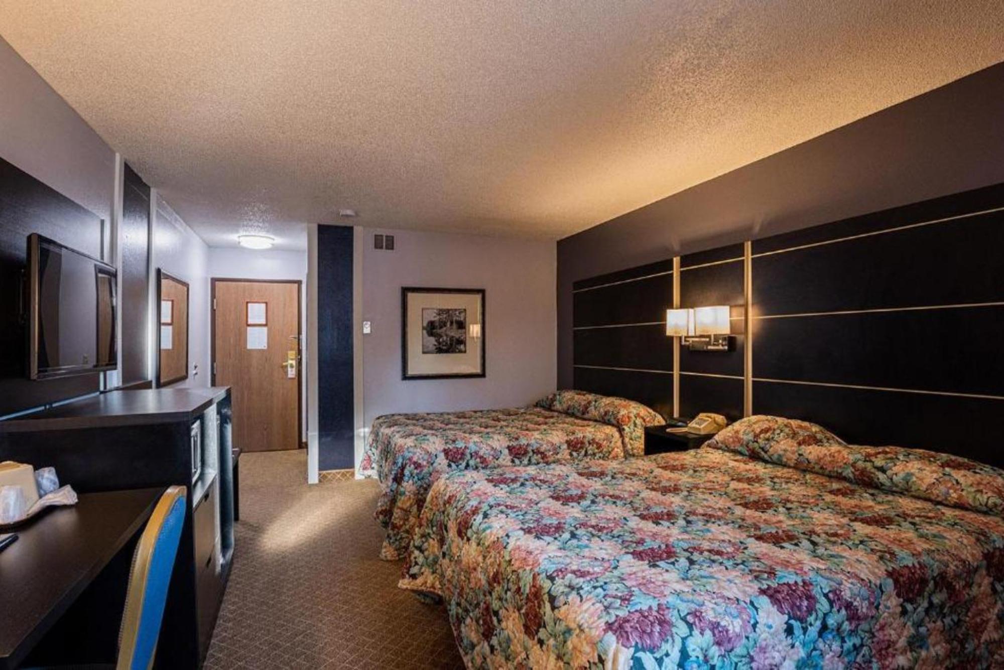Coratel Inn & Suites By Jasper Hastings Εξωτερικό φωτογραφία