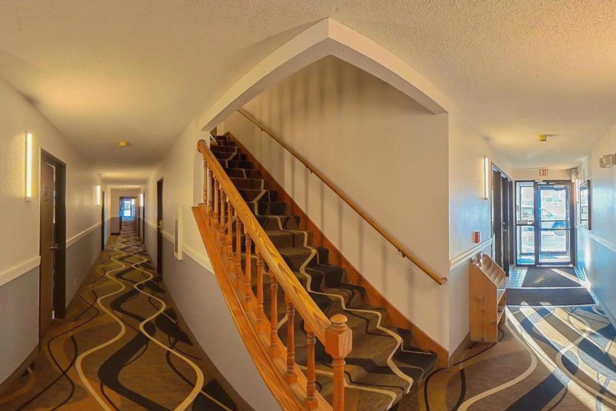 Coratel Inn & Suites By Jasper Hastings Εξωτερικό φωτογραφία