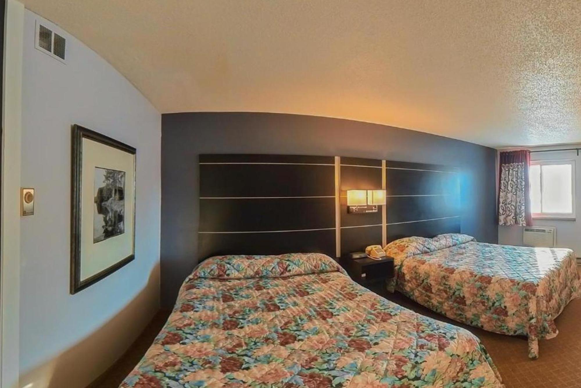 Coratel Inn & Suites By Jasper Hastings Εξωτερικό φωτογραφία